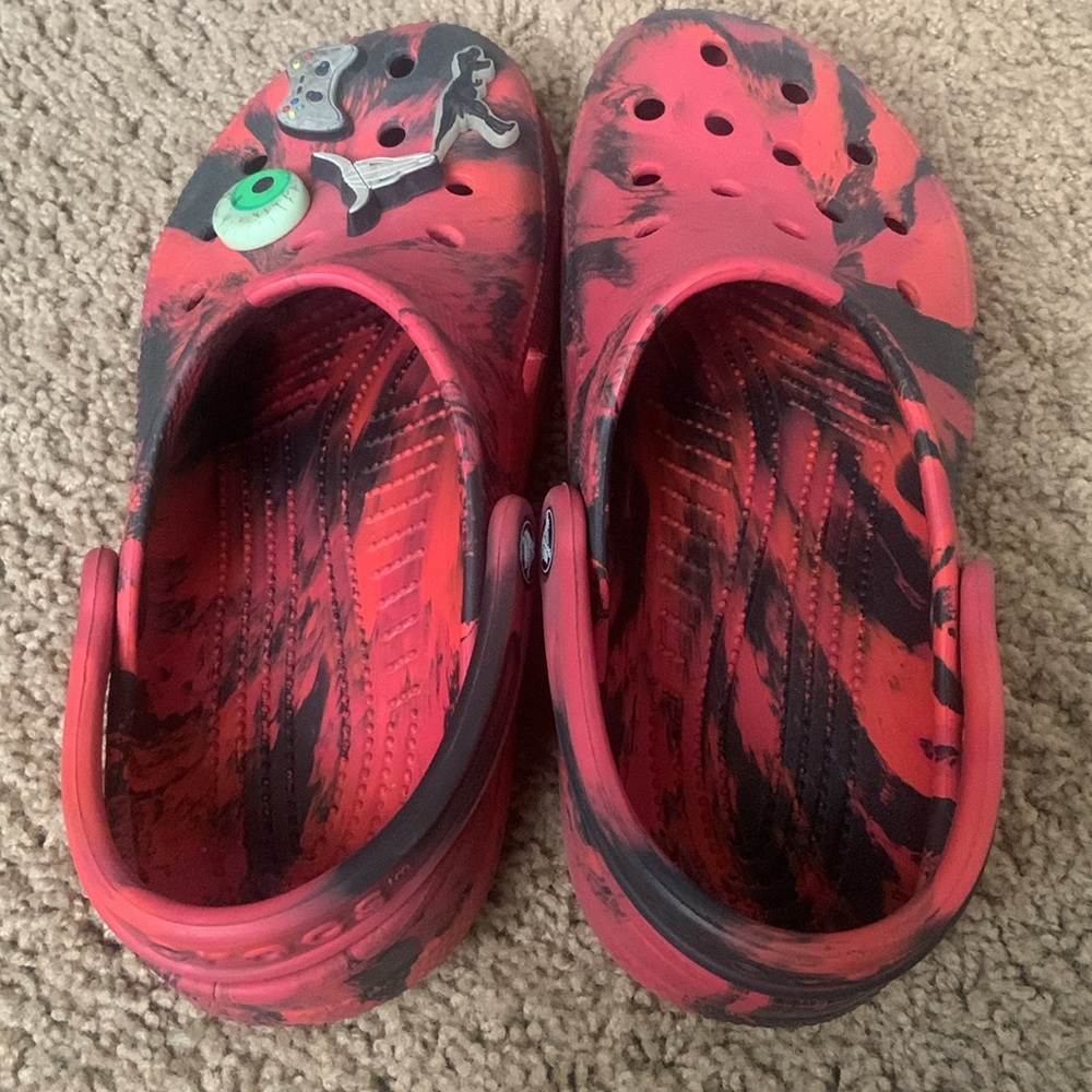Crocs with charms - Picture 2 of 2